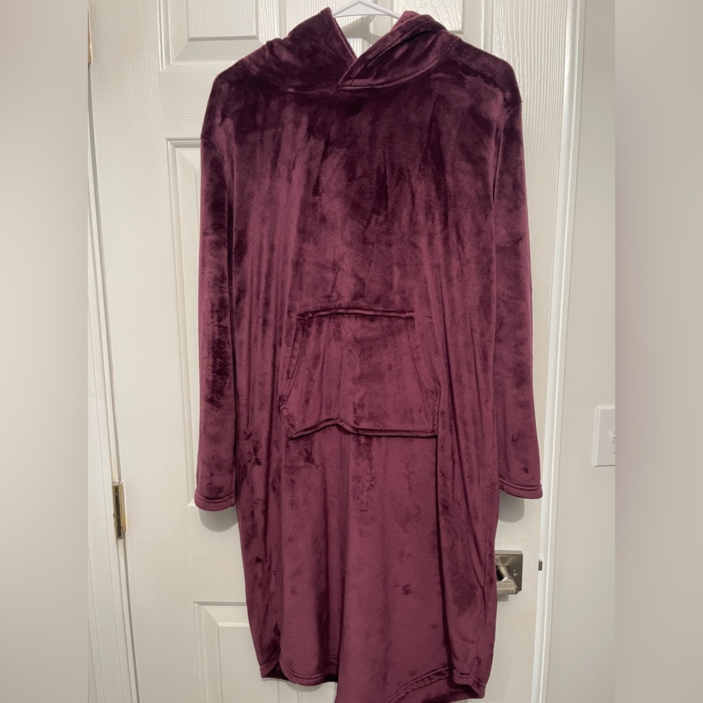 32 Degrees Plush Maroon Hooded Sweatshirt